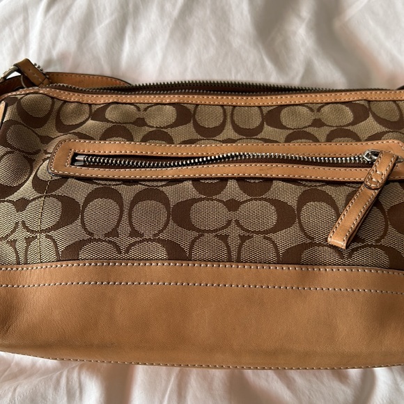 Authentic Coach beige and brown shoulder bag. - Picture 6 of 14